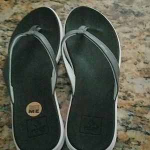 Reef size 8 flip flops